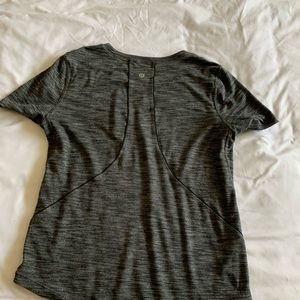 Lulu lemon tshirt